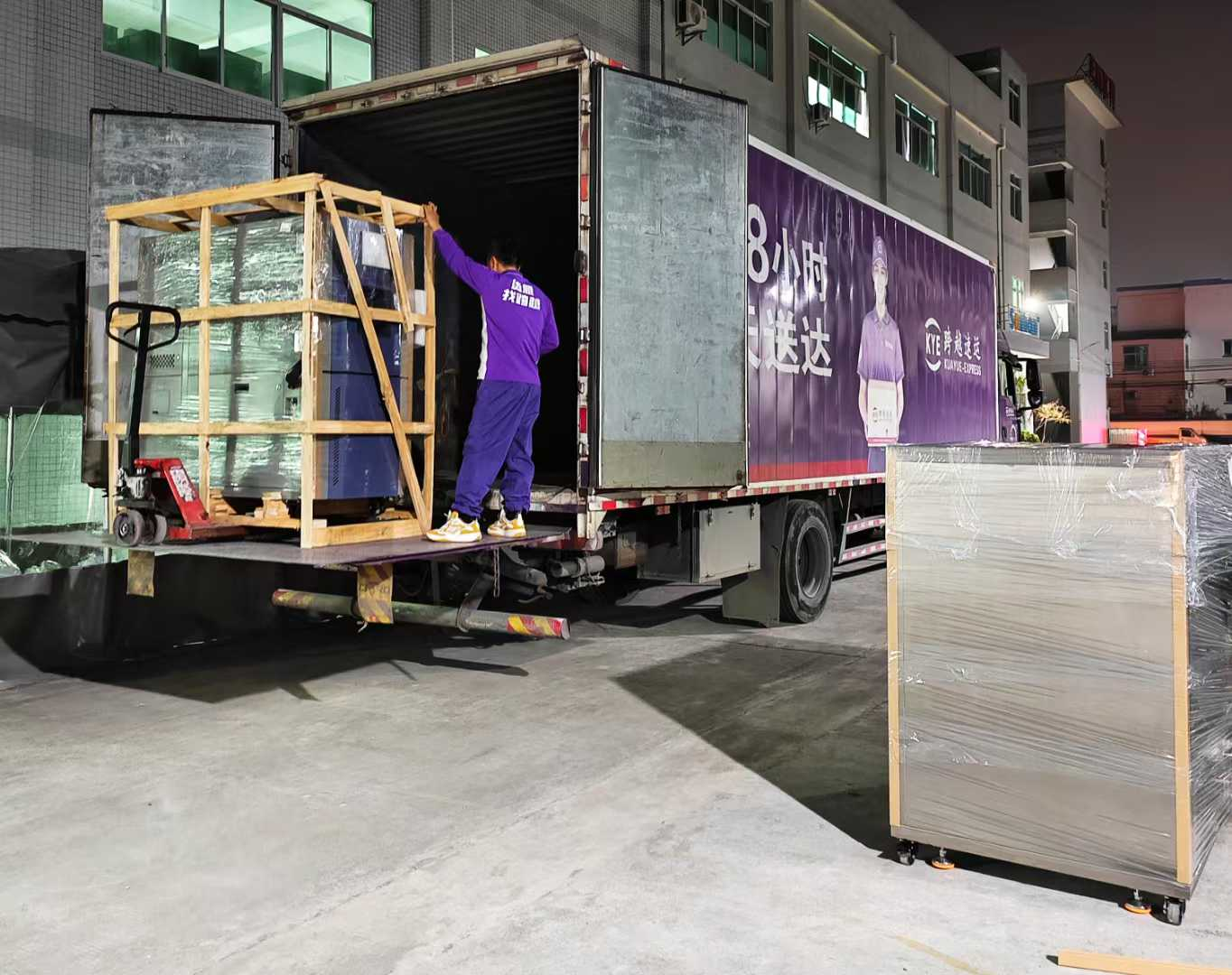 裝車出貨 裝車出貨